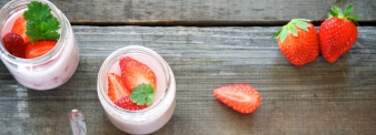 Strawberries and coconut mousse