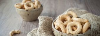 Taralli with poppy seeds