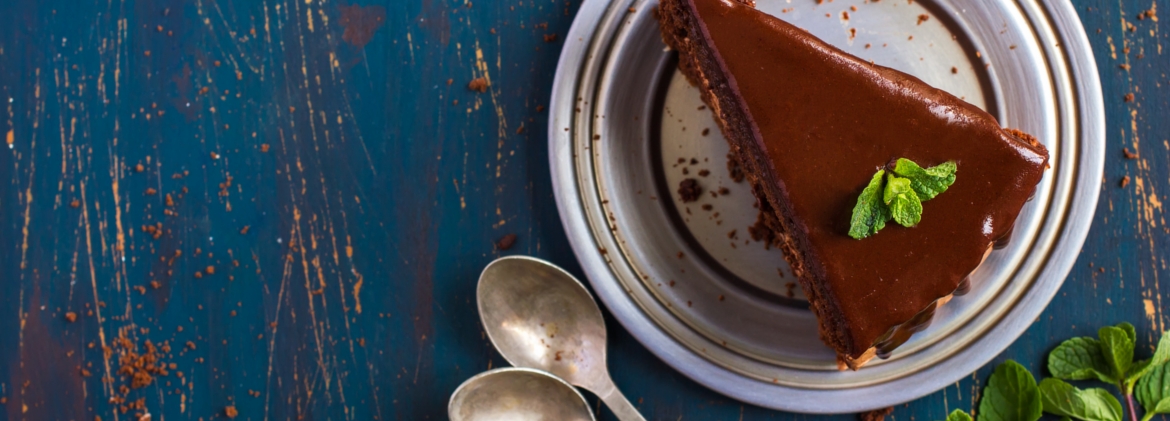 Cocoa cake with chocolate frosting