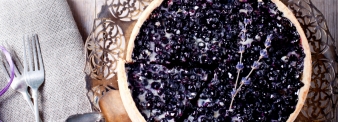 Blueberries pie with chocolate ganache