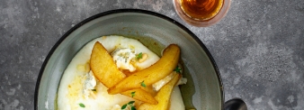 Crema di polenta bianca con pere caramellate al rum e gorgonzola