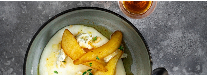 Crema di polenta bianca con pere caramellate al rum e gorgonzola